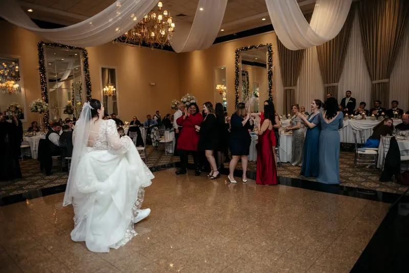 Winter ballroom wedding, photo 23
