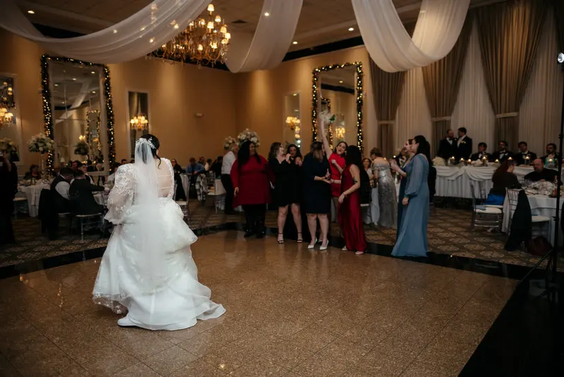 Winter ballroom wedding, photo 30