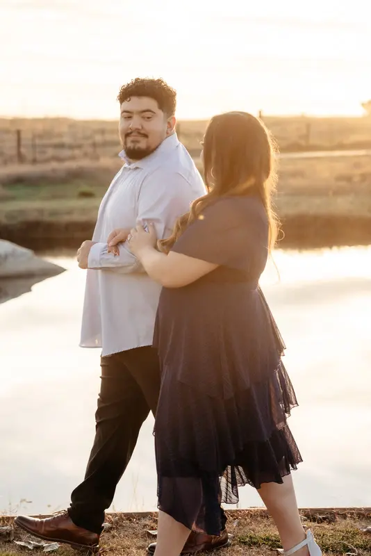 Autumn engagement session at golden hour, photo 3