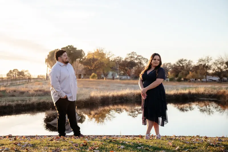 Autumn engagement session at golden hour, photo 6