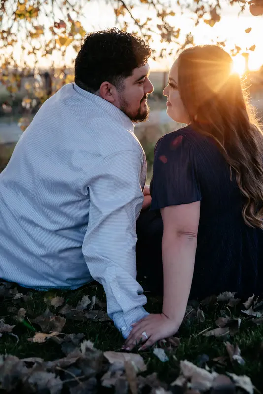 Autumn engagement session at golden hour, photo 9