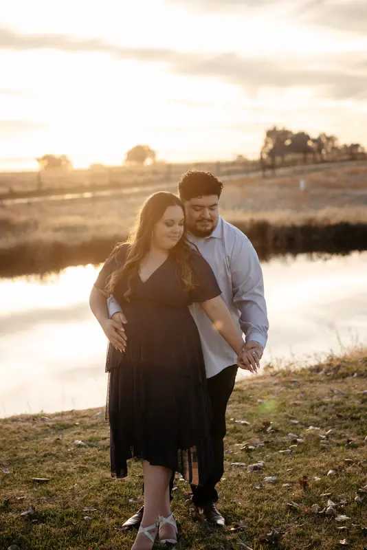 Autumn engagement session at golden hour, photo 10