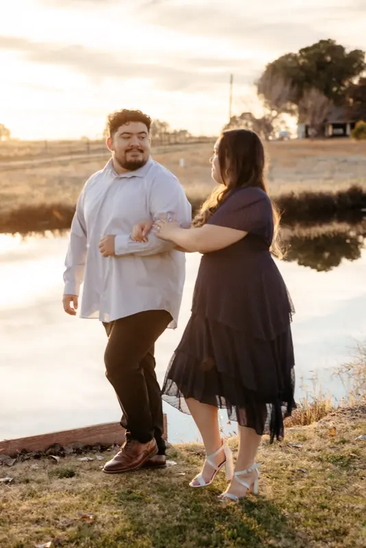 Autumn engagement session at golden hour, photo 11