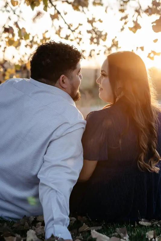 Autumn engagement session at golden hour, photo 12