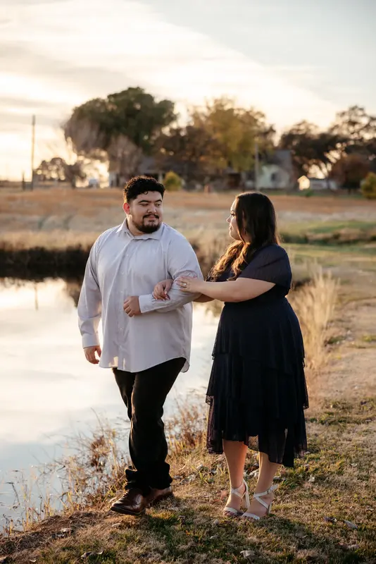 Autumn engagement session at golden hour, photo 21