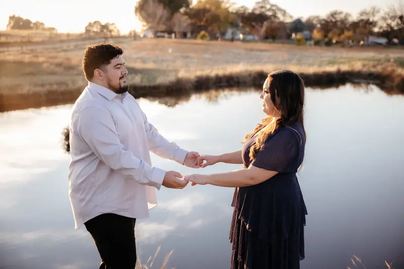 Autumn engagement session at golden hour, photo 22