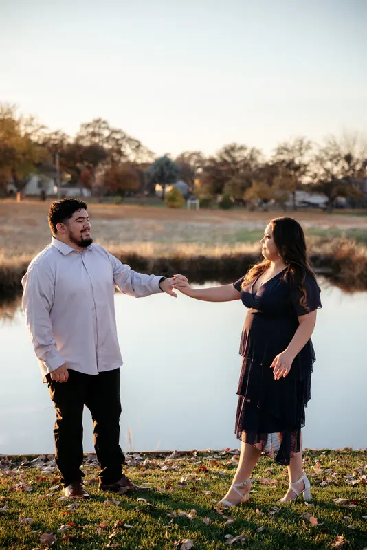 Autumn engagement session at golden hour, photo 25