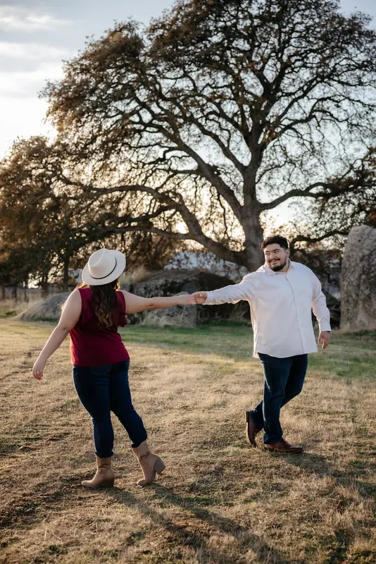 Autumn engagement session at golden hour, photo 45