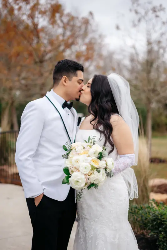 White barn autumn wedding, photo 16