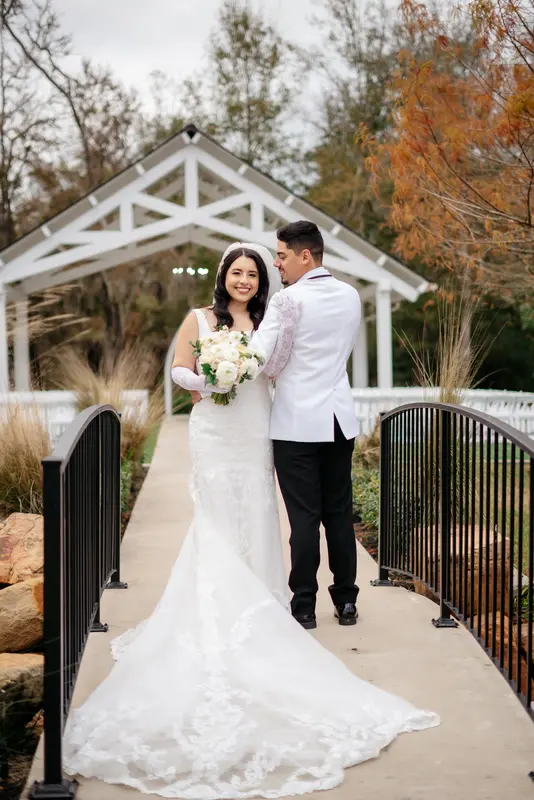 White barn autumn wedding, photo 48